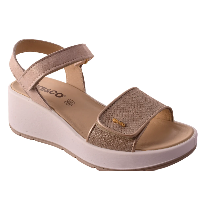 Γυναικεία σανδάλια με πλατιά πλατφόρμα 4 cm σε μπεζ χρώμα με βέλκρο by IGI & CO | 1163211 - Μπεζ