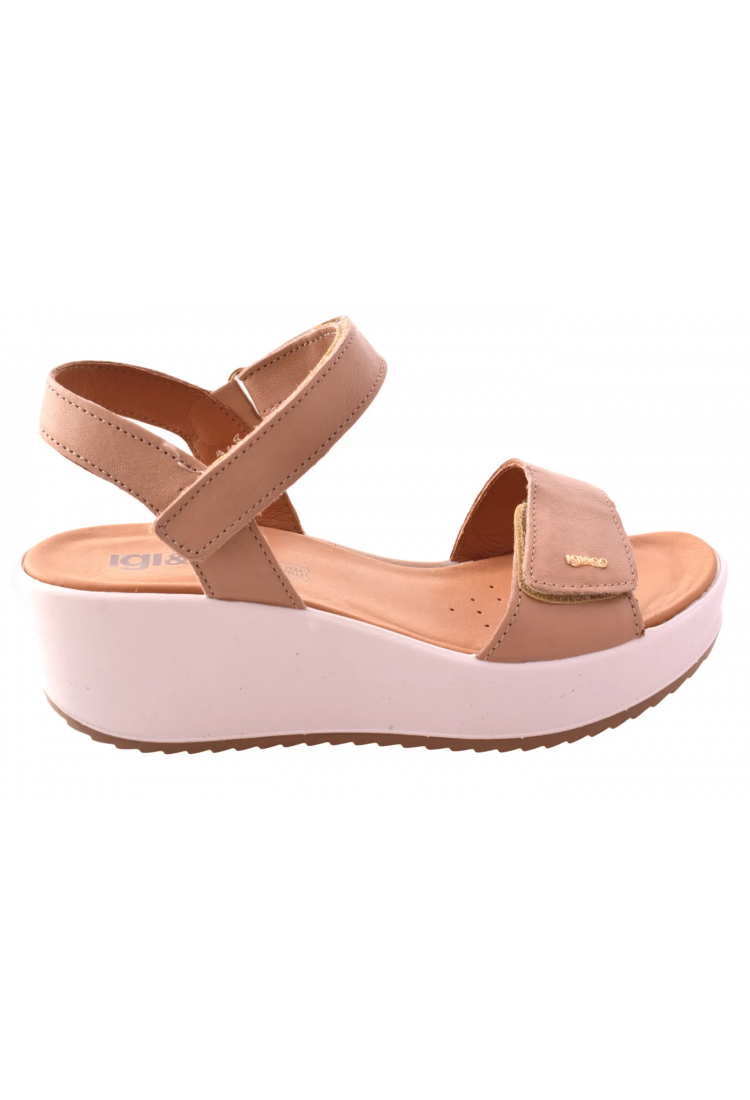 Γυναικεία σανδάλια με πλατιά πλατφόρμα 4 cm σε ταμπά χρώμα με βέλκρο by IGI & CO | 1161611