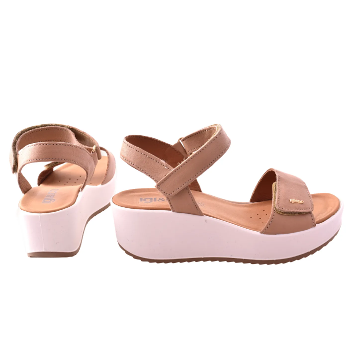 Γυναικεία σανδάλια με πλατιά πλατφόρμα 4 cm σε ταμπά χρώμα με βέλκρο by IGI & CO | 1161611 - Ταμπα