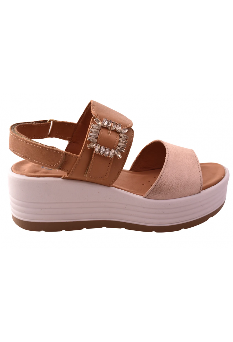 Γυναικεία σανδάλια με πλατιά πλατφόρμα σε μπεζ χρώμα με βέλκρο by IGI & CO | 1164511
