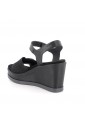 Γυναικεία σανδάλια με πλατιά πλατφόρμα σε μαύρο χρώμα με βέλκρο by IGI & CO | 1173000