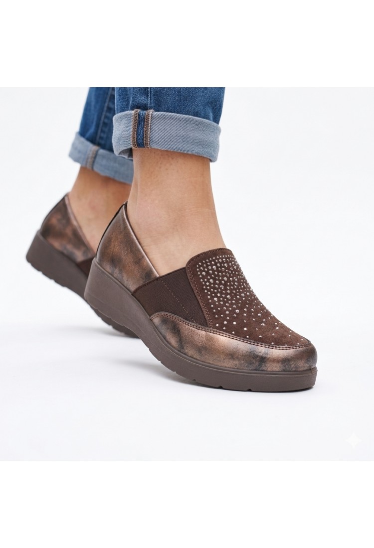 IMAC 205250 – Γυναικεία δερμάτινα slip-on με στρας και ενιαία πλατφόρμα