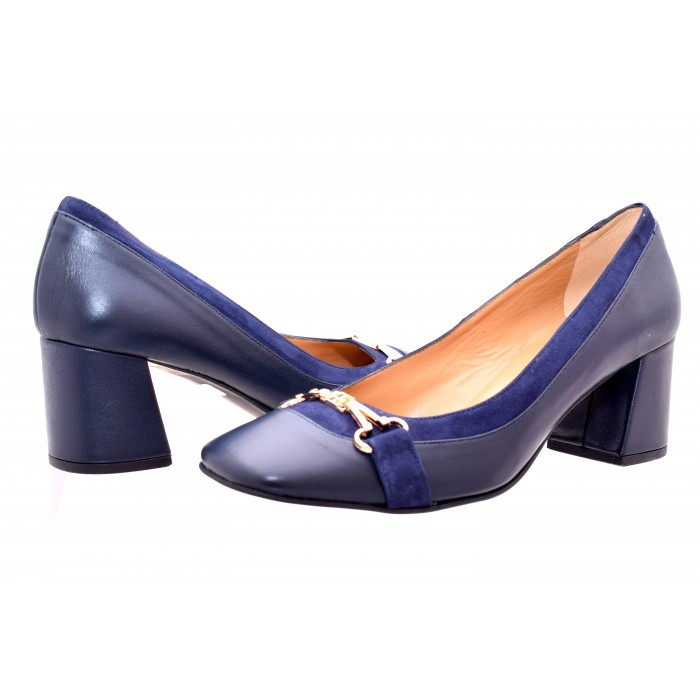 Claire από την Trace Heels