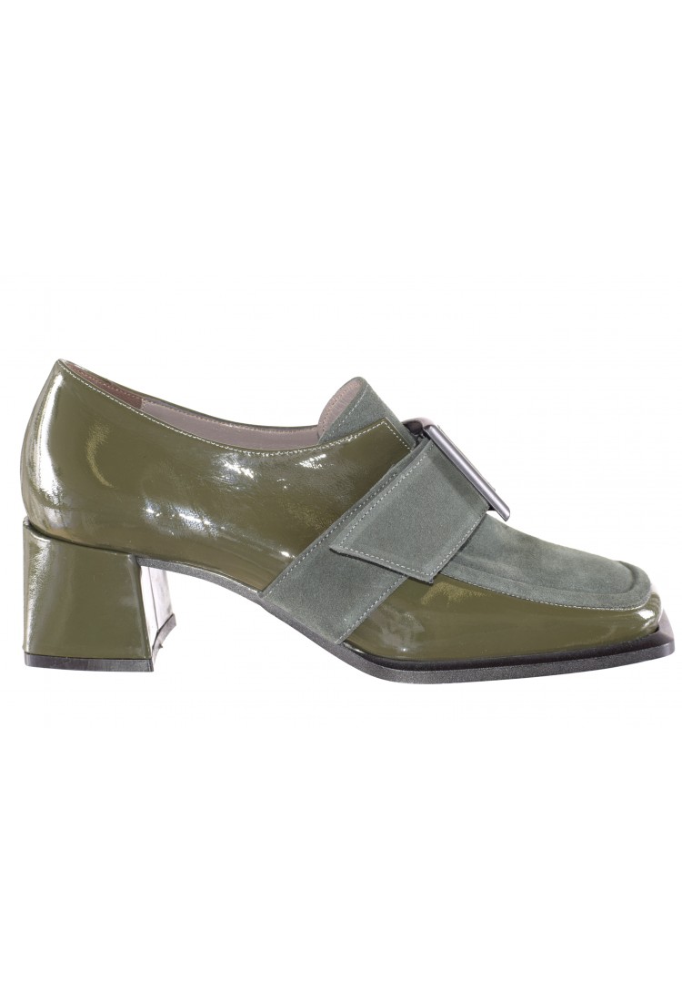 Δερμάτινα Loafers (μαλακό λουστρίνι και καστόρι)  48.056